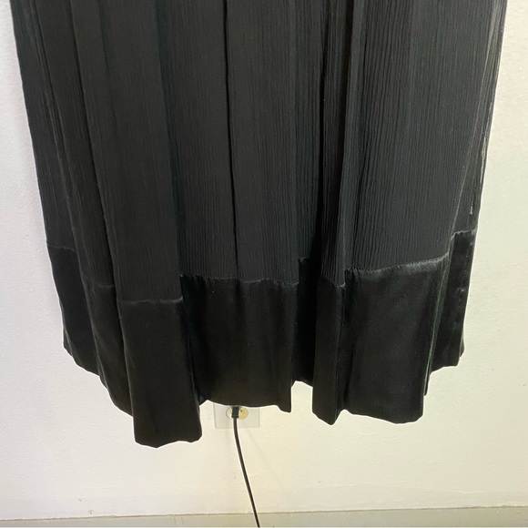Banana Republic 100% silk black pleated swing midi dress - Picture 3 of 8
